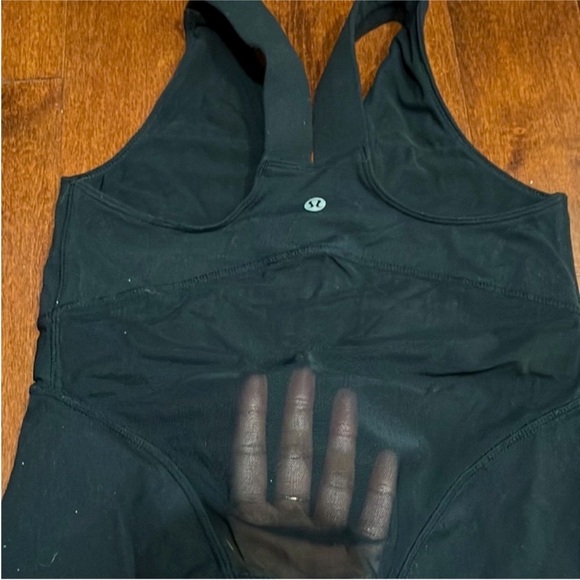 Lulu lemon tank built in bra small - Picture 3 of 3